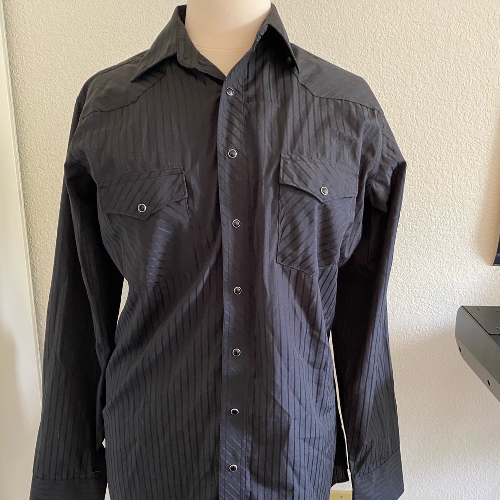 Men’s black Wrangler button down